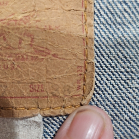 Vintage Levi’s Denim Trucker Jacket • Made in USA • 80s/90s Y2K - Picture 3 of 15